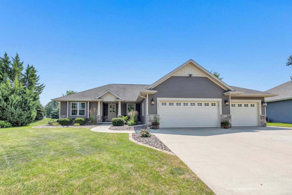 Photo of 651 Pebblestone CIRCLE, Hobart, WI 54155 (MLS # 50330371)