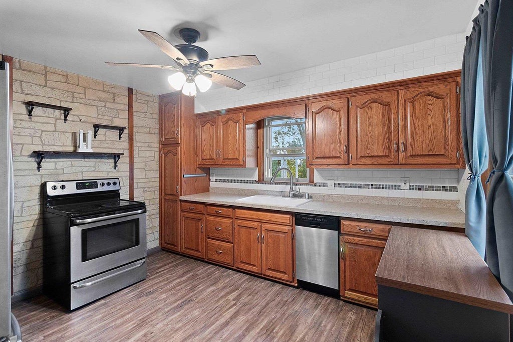 Photo of 814 Mullet PLACE, Green Bay, WI 54304 (MLS # 50334491)