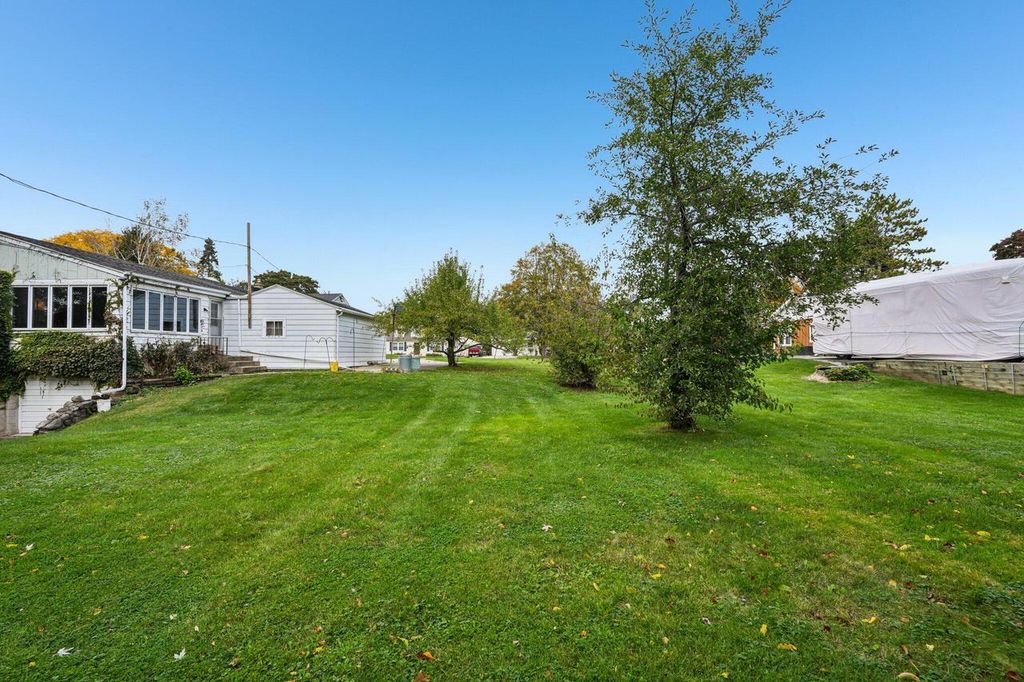 Photo of S21W23079 Hillside DRIVE, Waukesha, WI 53186 (MLS # 1940595)