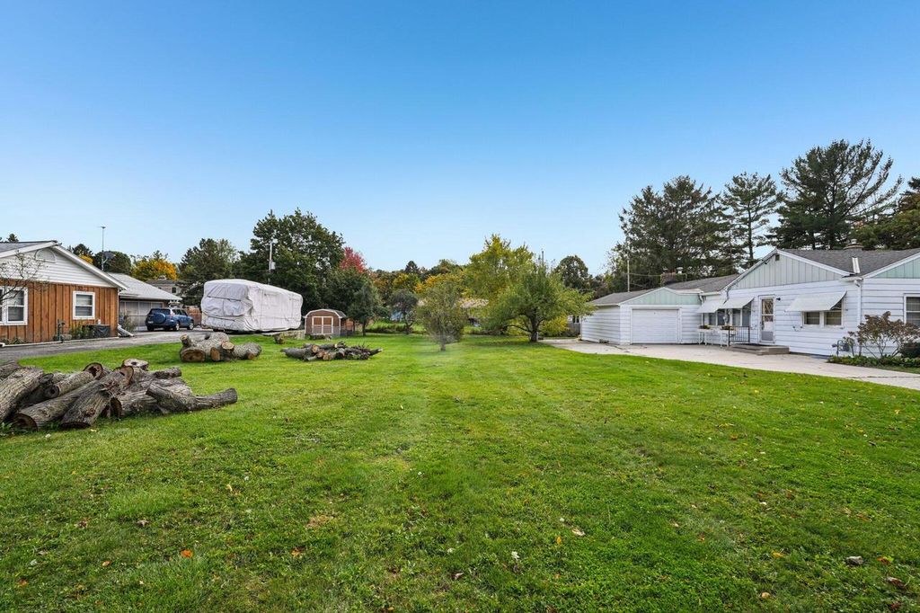 Photo of S21W23079 Hillside DRIVE, Waukesha, WI 53186 (MLS # 1940595)