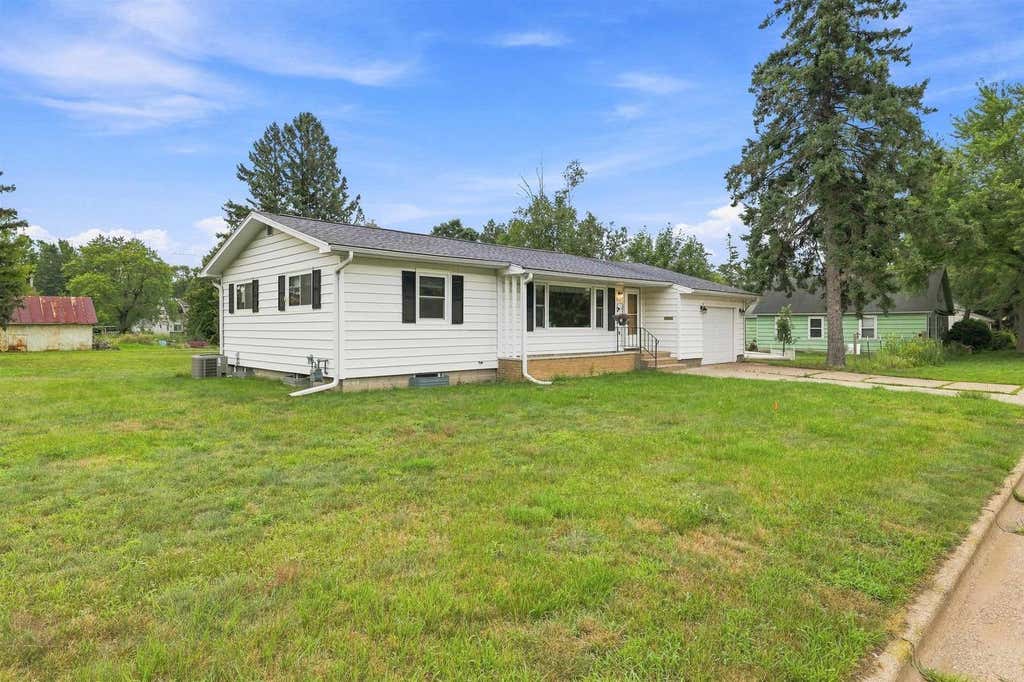 Photo of 2809 Cleveland AVENUE, Stevens Point, WI 54481 (MLS # 22603991)