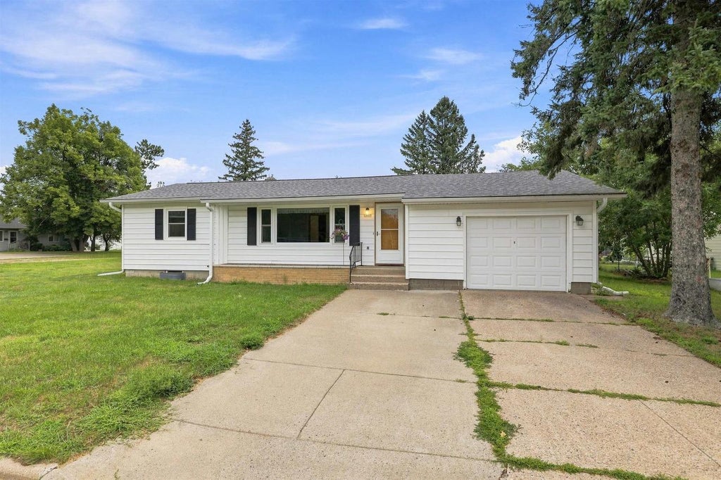Photo of 2809 Cleveland AVENUE, Stevens Point, WI 54481 (MLS # 22603991)