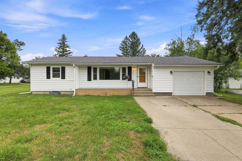 Photo of 2809 Cleveland AVENUE, Stevens Point, WI 54481 (MLS # 22603991)