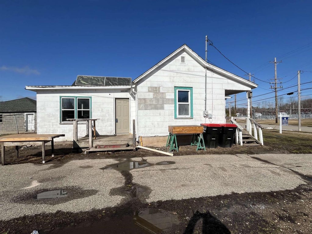 Photo of 109 N Richmond STREET, Gillett, WI 54124 (MLS # 50330460)