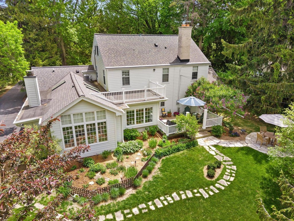 Photo of 9373 N Lake DRIVE, Bayside, WI 53217 (MLS # 1981114)