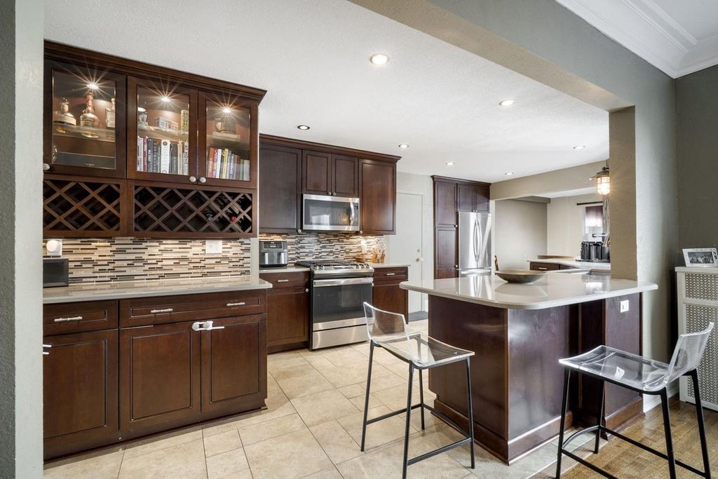 Photo of 2230 E Bradford AVENUE #G, Milwaukee, WI 53211 (MLS # 1957184)