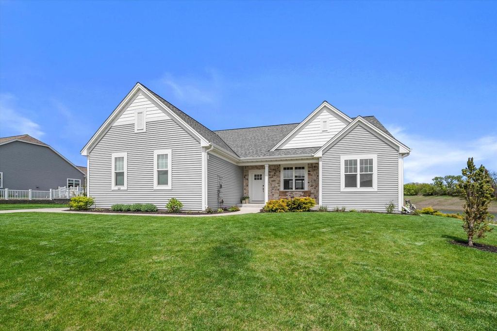 Photo of 723 Autumn Ridge LANE, Hartford, WI 53027 (MLS # 1961423)