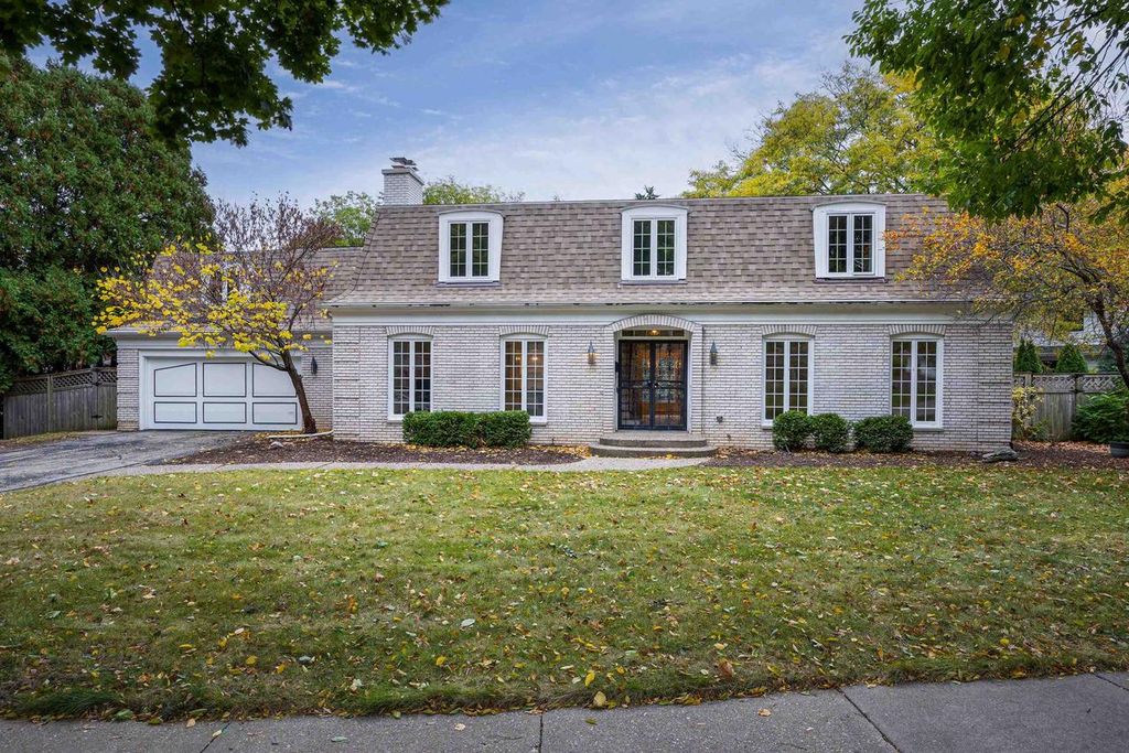 Photo of 237 Carillon DRIVE, Madison, WI 53705 (MLS # 2011387)