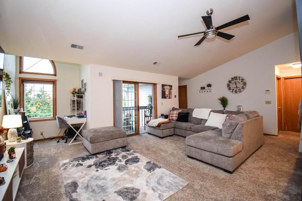 Photo of 859 Quinlan DRIVE #H, Pewaukee, WI 53072 (MLS # 1981054)