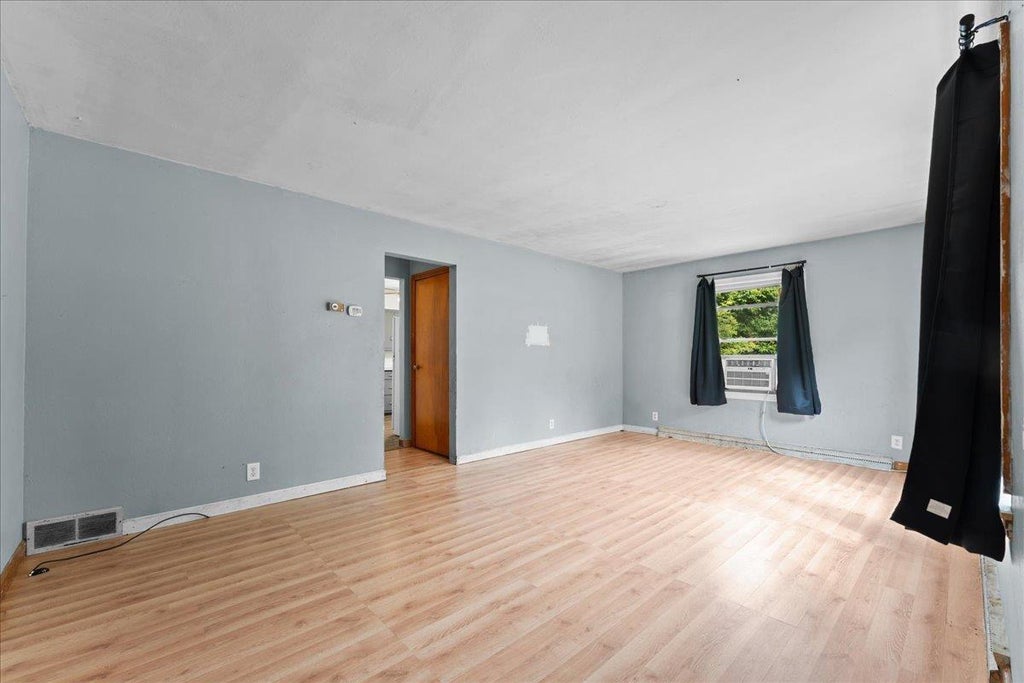 Photo of 1917 Farlin AVENUE, Green Bay, WI 54302 (MLS # 50332365)
