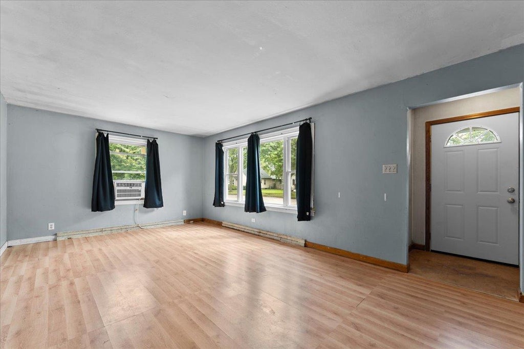 Photo of 1917 Farlin AVENUE, Green Bay, WI 54302 (MLS # 50332365)