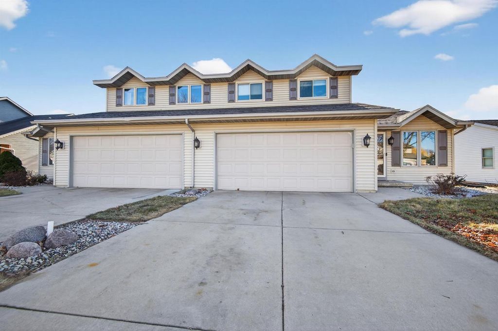 Photo of 253 Desplaine ROAD, De Pere, WI 54115 (MLS # 50322492)