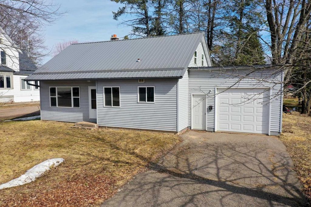 Photo of 326 N Central AVENUE, Medford, WI 54451 (MLS # 22600939)