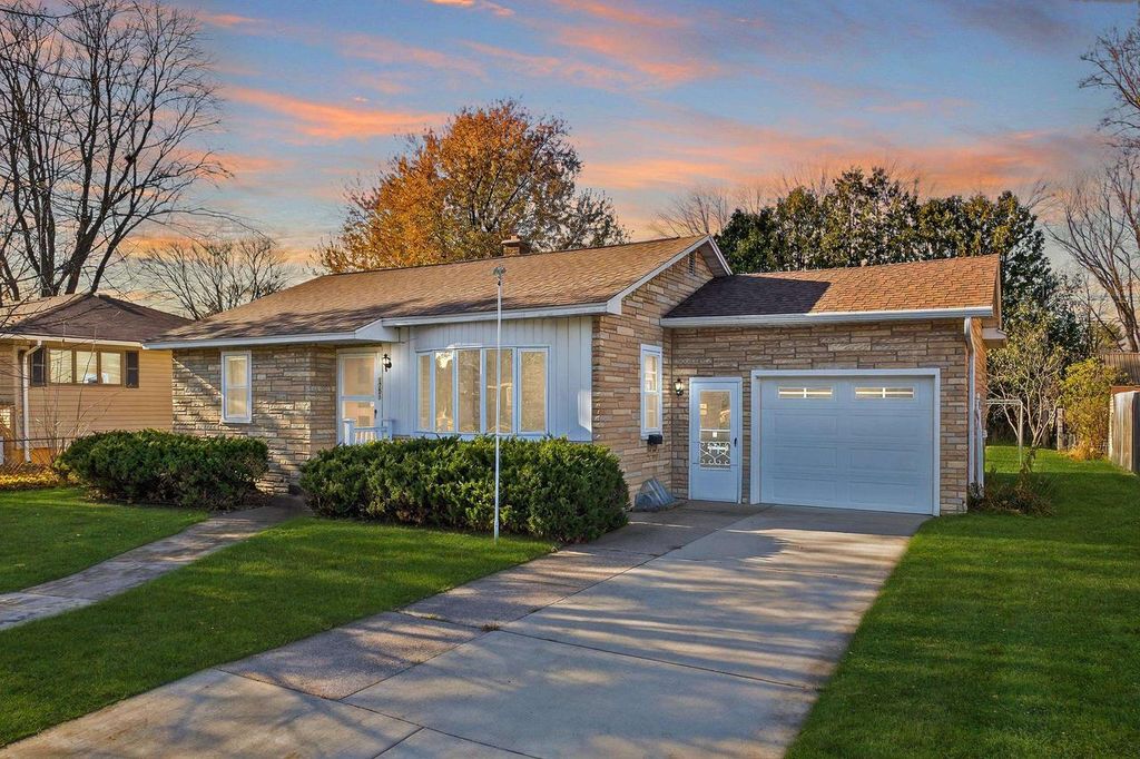 Photo of 1751 Smith STREET, Wisconsin Rapids, WI 54494 (MLS # 22505440)