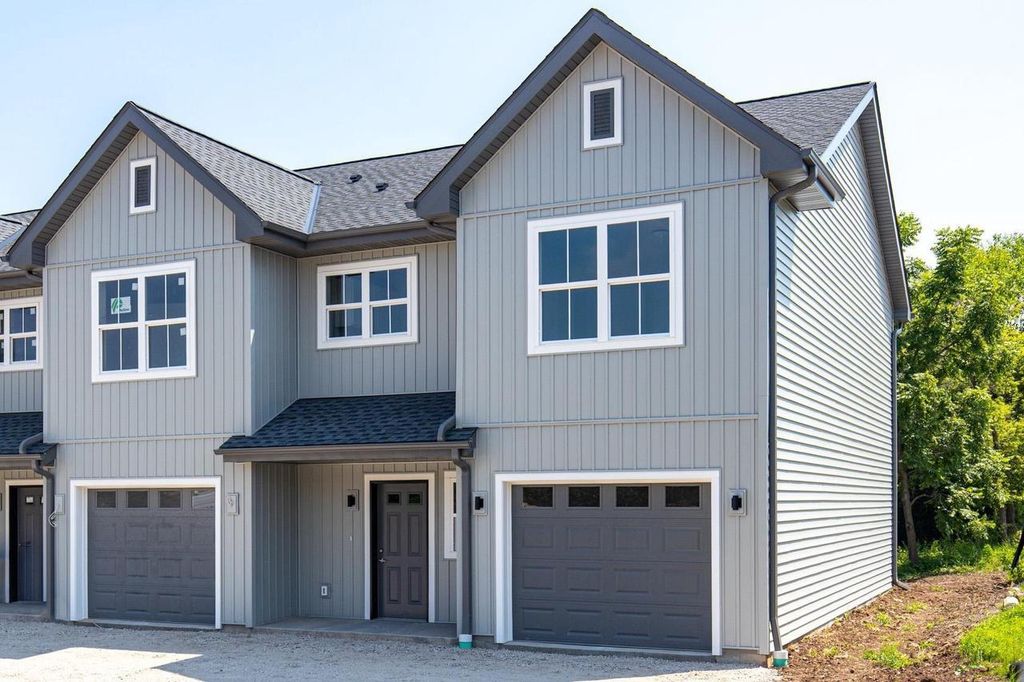 Photo of 1084 W 20th AVENUE, Oshkosh, WI 54902 (MLS # 50321379)