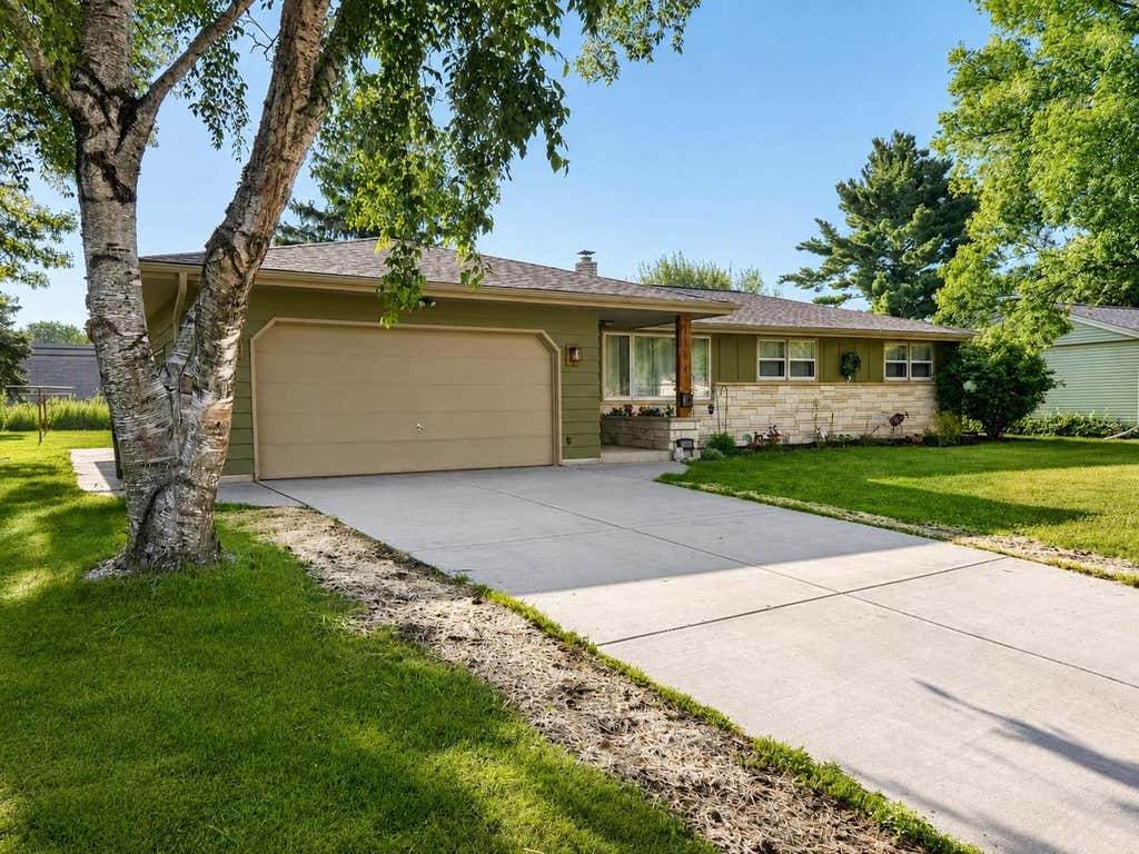 Photo of 1164 Ontario DRIVE, Janesville, WI 53545 (MLS # 2029624)