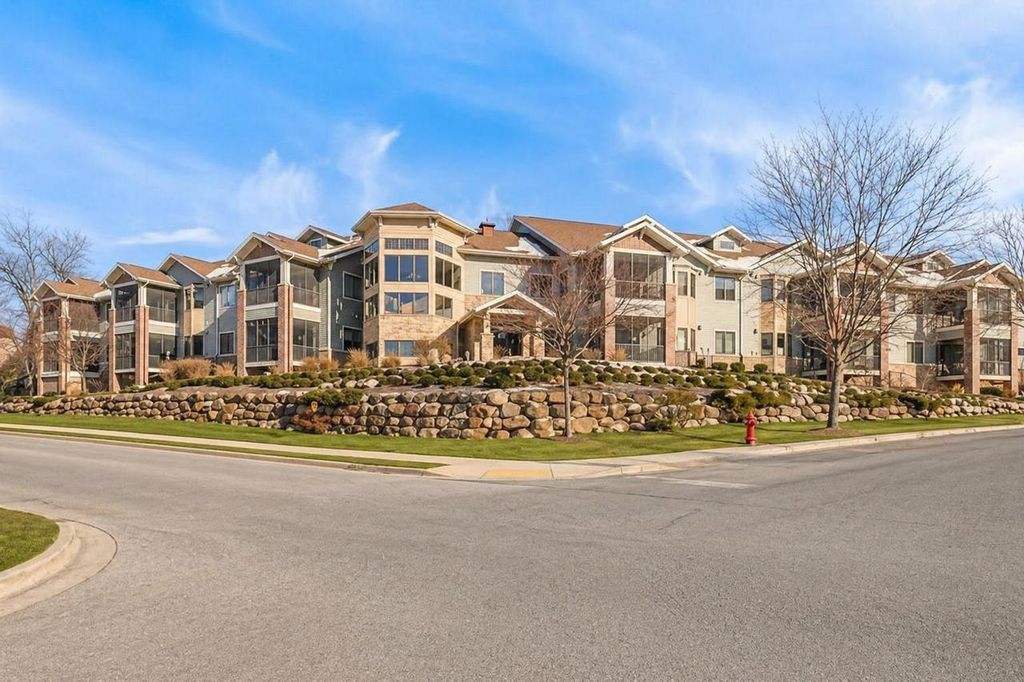 Photo of 10 Glen Brook WAY #109, Fitchburg, WI 53711 (MLS # 2015659)