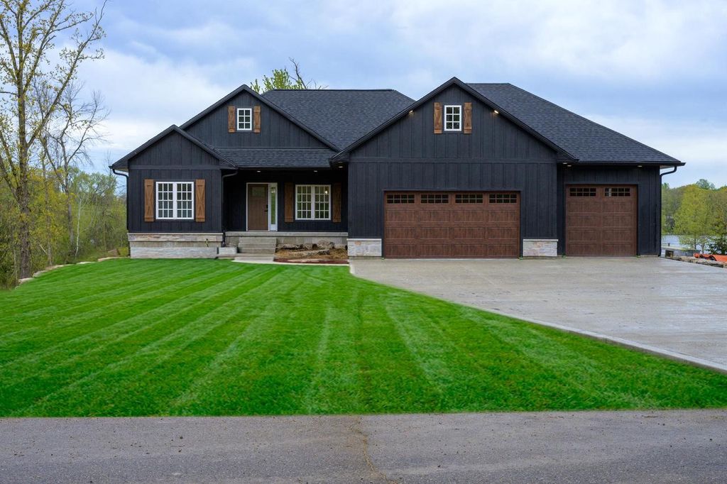Photo of W647 Oak Shore DRIVE, Fall River, WI 53932 (MLS # 2019980)