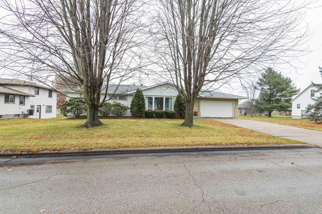 Photo of 516 N Washington STREET, Cuba City, WI 53807 (MLS # 2013172)