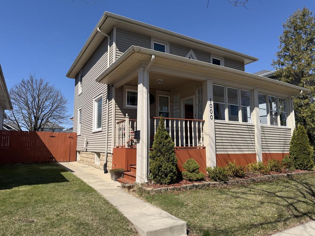 Photo of 1000 Hayes AVENUE, Racine, WI 53405 (MLS # 1957180)