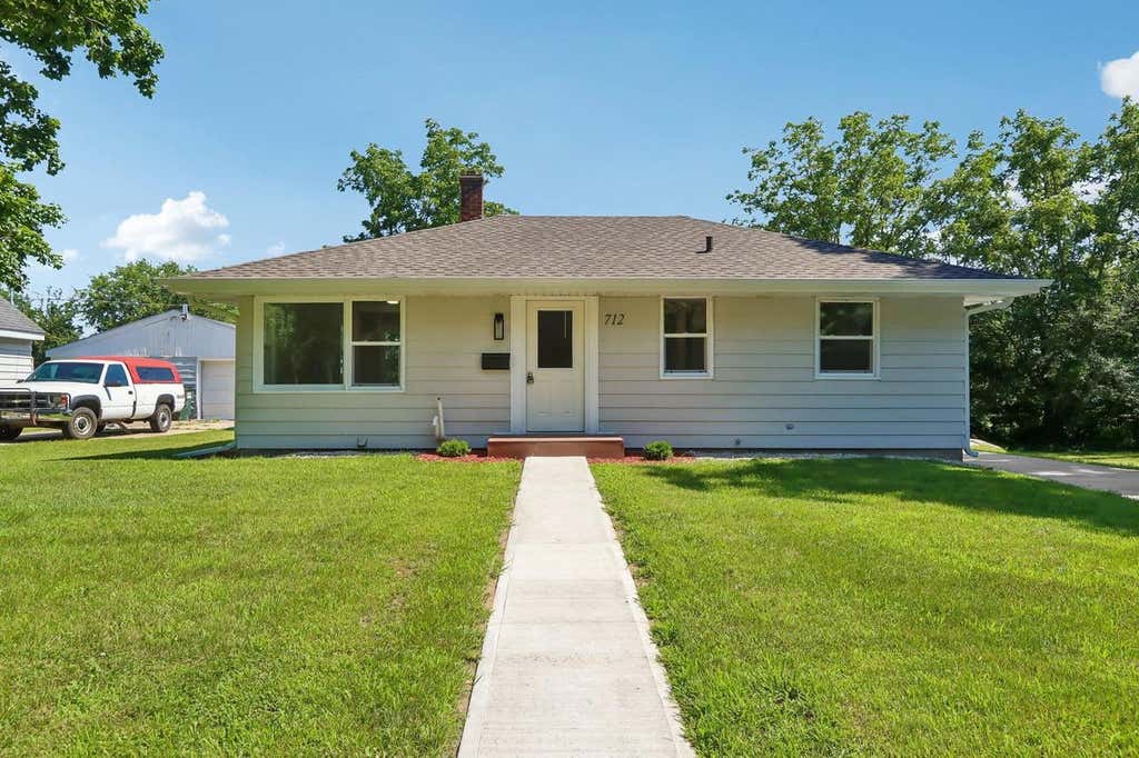 Photo of 712 E Edgewater STREET, Portage, WI 53901 (MLS # 2028075)