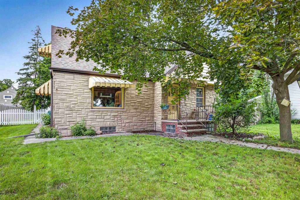 Photo of 420 Klein STREET, Kaukauna, WI 54130 (MLS # 50332667)