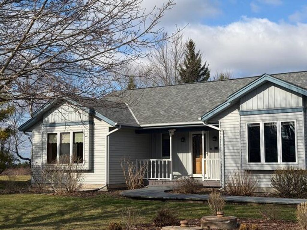 Photo of 333 Lake Shore ROAD, Grafton, WI 53024 (MLS # 1956710)