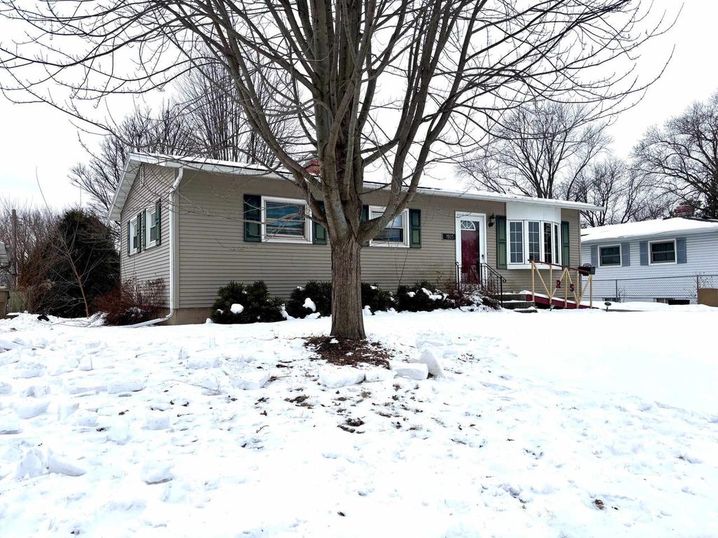 Photo of 1925 Tennyson LANE, Madison, WI 53704 (MLS # 2016121)