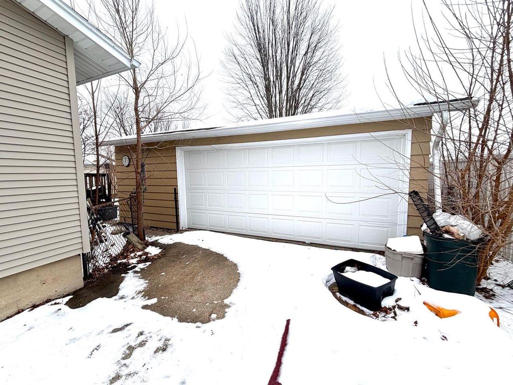 Photo of 1925 Tennyson LANE, Madison, WI 53704 (MLS # 2016121)