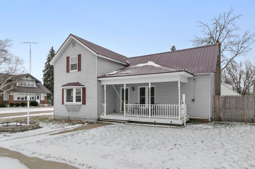 Photo of 107 E Chestnut STREET, Pardeeville, WI 53954 (MLS # 2014214)