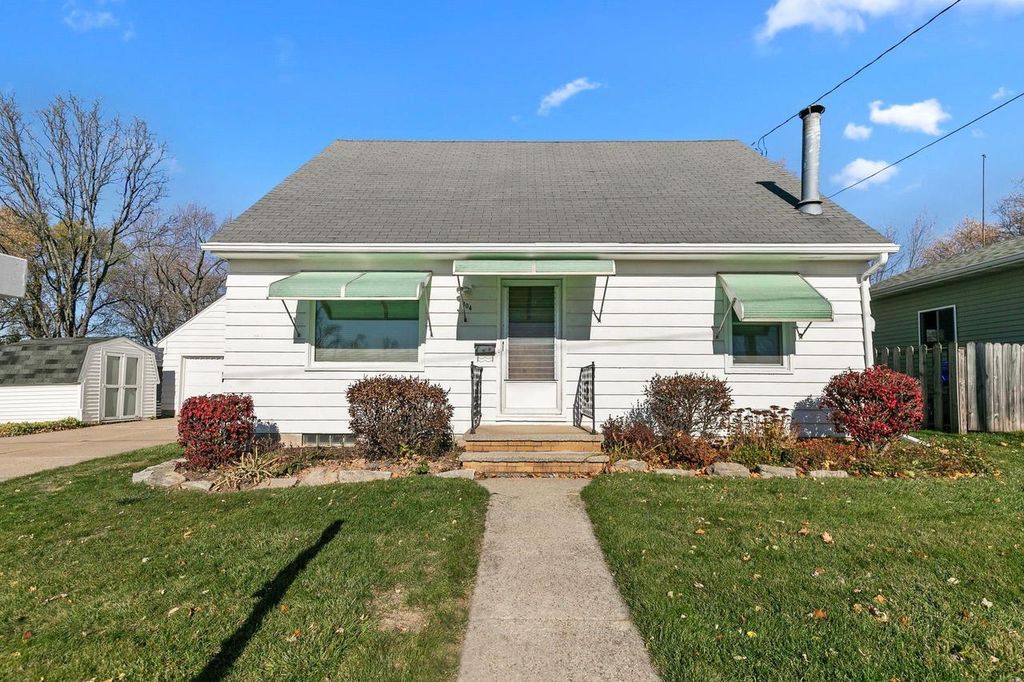 Photo of 304 E 17th STREET, Kaukauna, WI 54130 (MLS # 50317941)