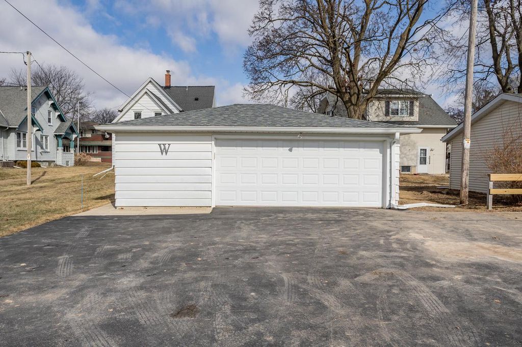 Photo of N89W16081 Main STREET, Menomonee Falls, WI 53051 (MLS # 1951620)