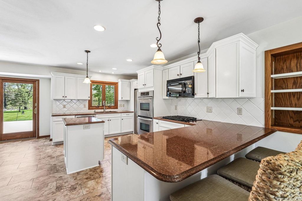 Photo of N61W29595 S Woodfield ROAD, Hartland, WI 53029 (MLS # 1962822)
