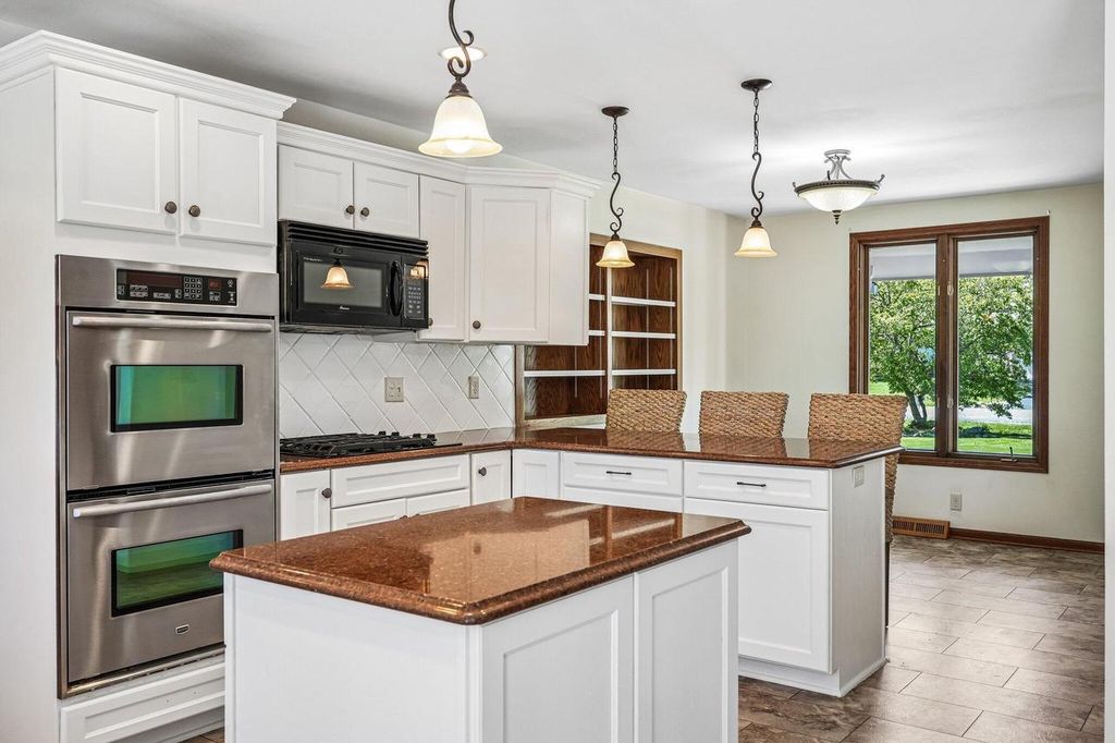 Photo of N61W29595 S Woodfield ROAD, Hartland, WI 53029 (MLS # 1962822)