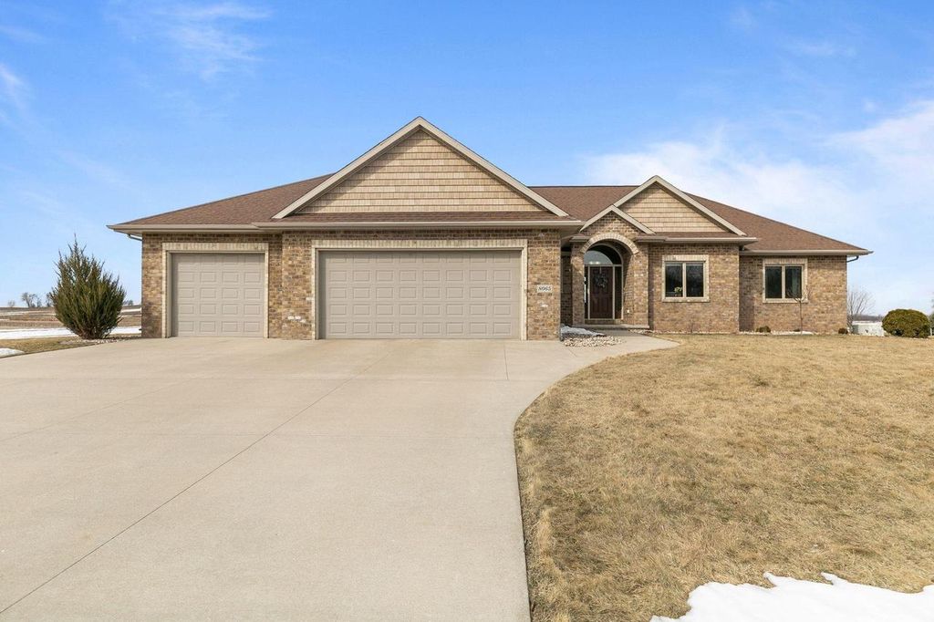 Photo of 8065 Golden Primrose CIRCLE, Neenah, WI 54956 (MLS # 50322964)