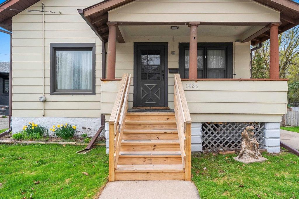 Photo of 1426 Crooks STREET, Green Bay, WI 54301 (MLS # 50324672)