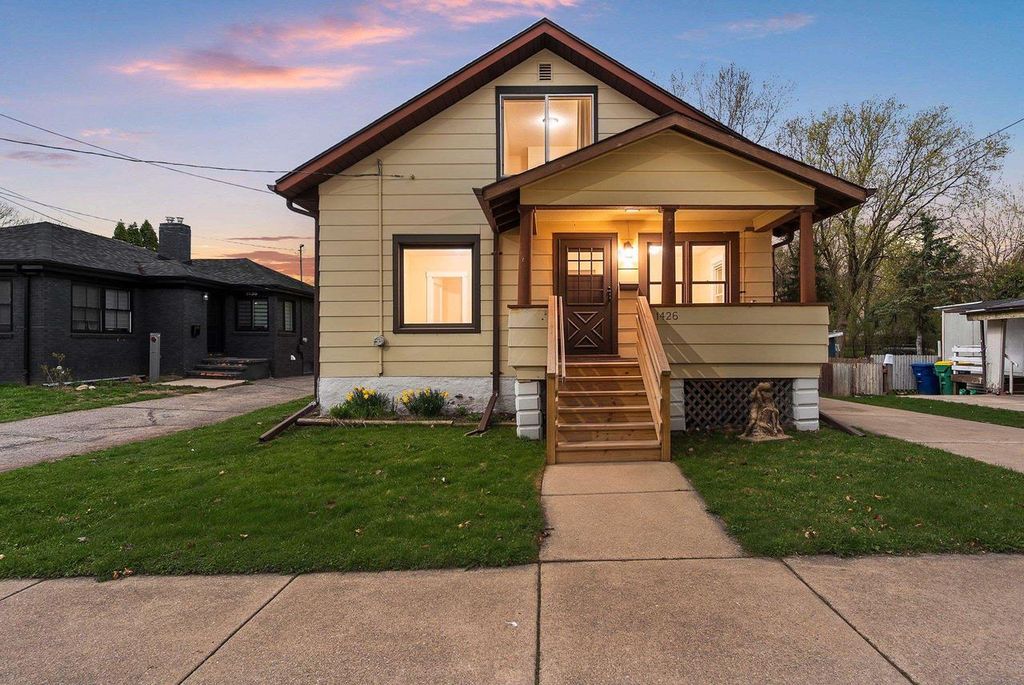 Photo of 1426 Crooks STREET, Green Bay, WI 54301 (MLS # 50324672)