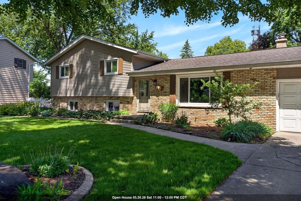 Photo of 2214 Steward COURT, Sun Prairie, WI 53590 (MLS # 50326190)