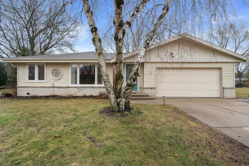 Photo of S68W12977 Camilla DRIVE, Muskego, WI 53150 (MLS # 1953116)