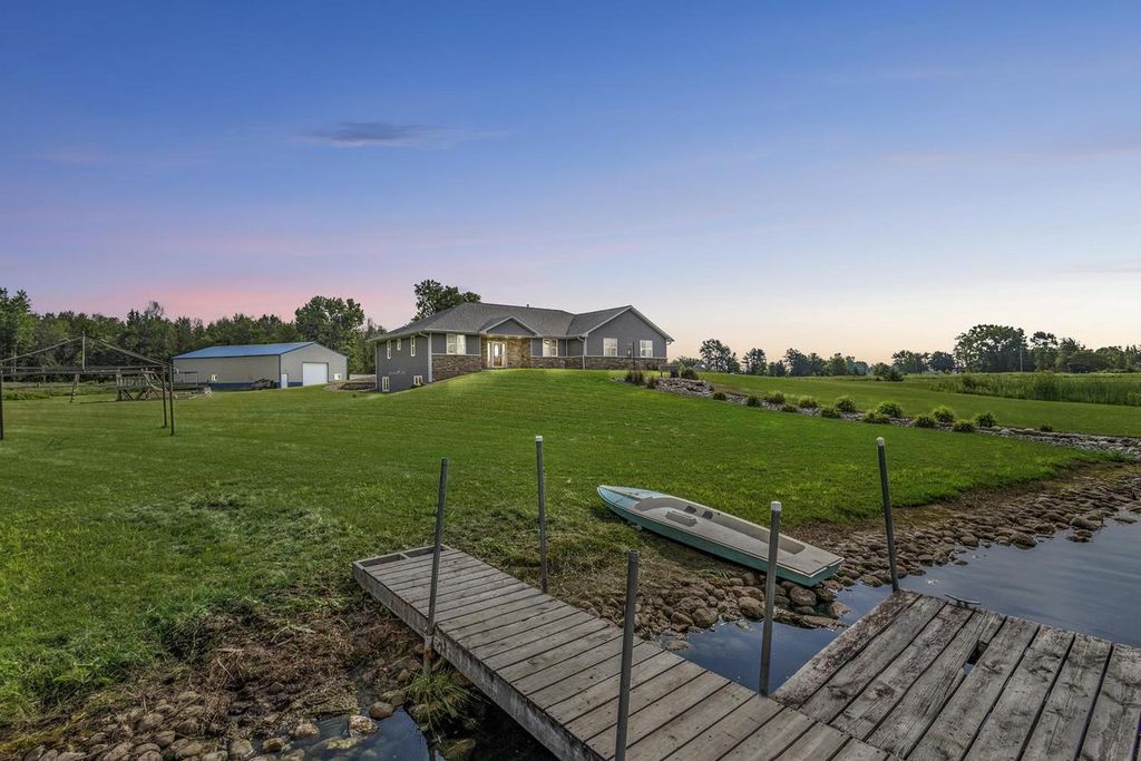 Photo of 8464 County Road S Rd, Pulaski, WI 54162 (MLS # 50320602)