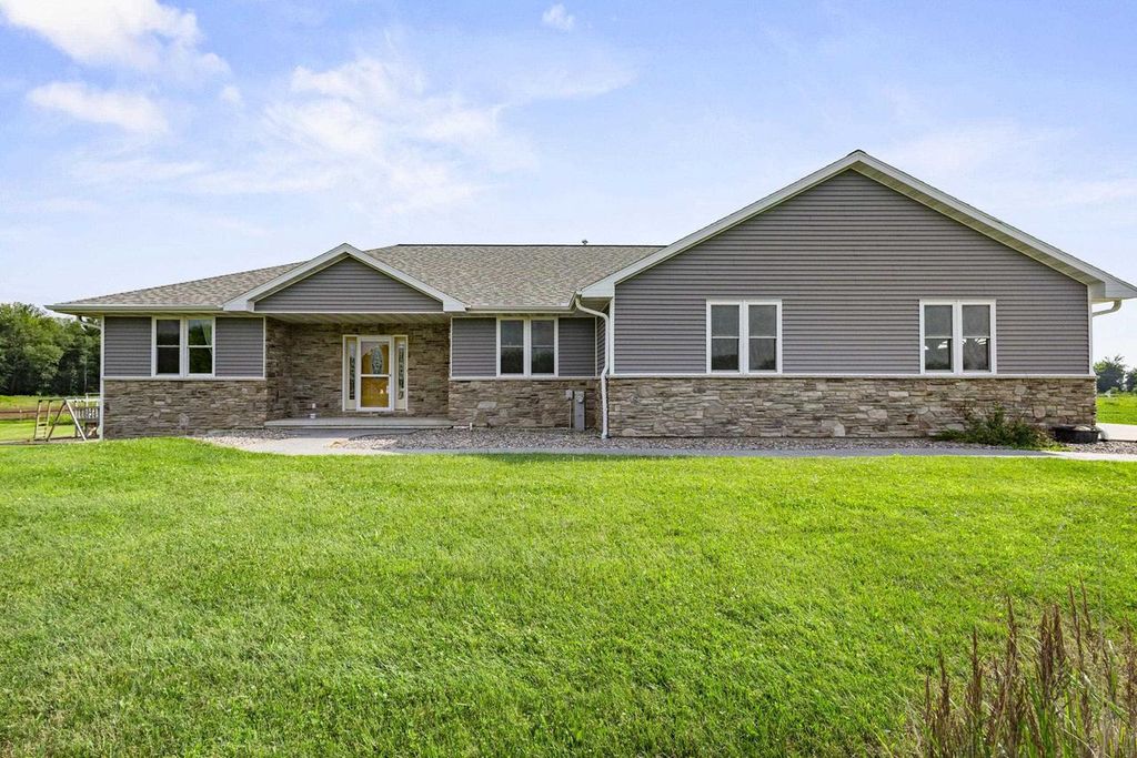 Photo of 8464 County Road S Rd, Pulaski, WI 54162 (MLS # 50320602)