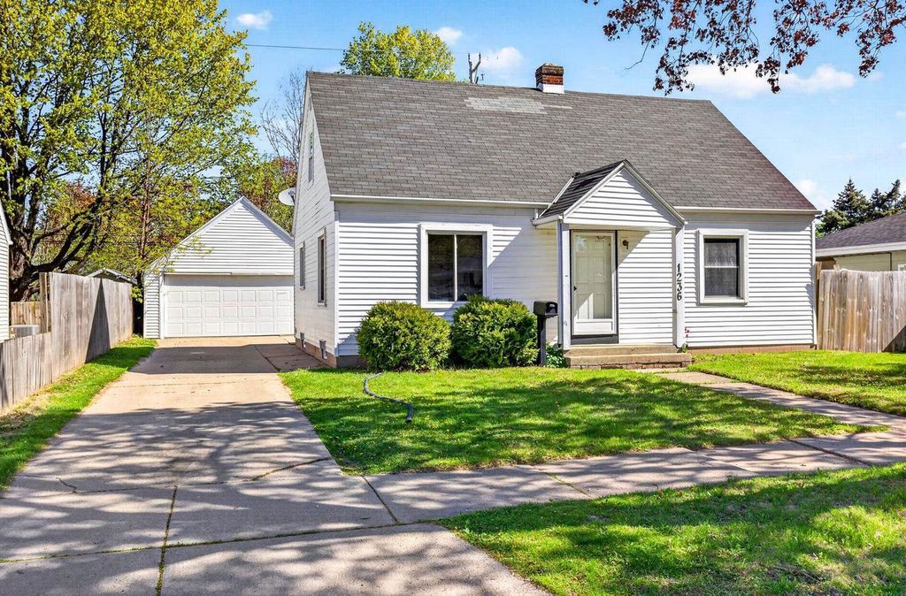 Photo of 1236 E Glendale AVENUE, Appleton, WI 54911 (MLS # 50325362)