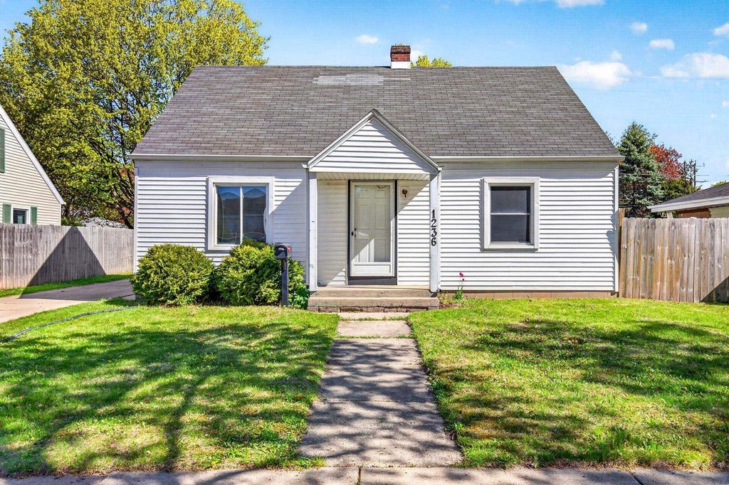 Photo of 1236 E Glendale AVENUE, Appleton, WI 54911 (MLS # 50325362)