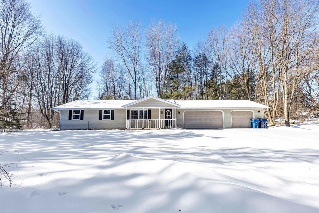 Photo of 2801 Meadow Flower LANE, Suamico, WI 54313 (MLS # 50320788)