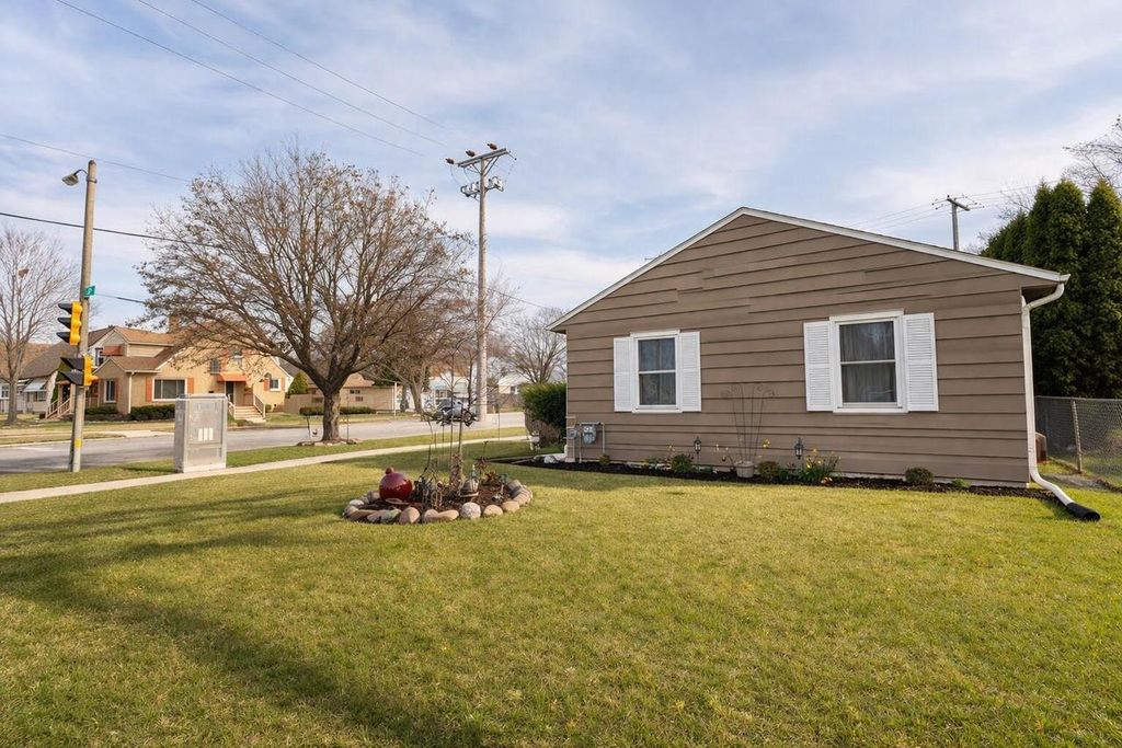 Photo of 3425 W Morgan AVENUE, Milwaukee, WI 53221 (MLS # 1963986)