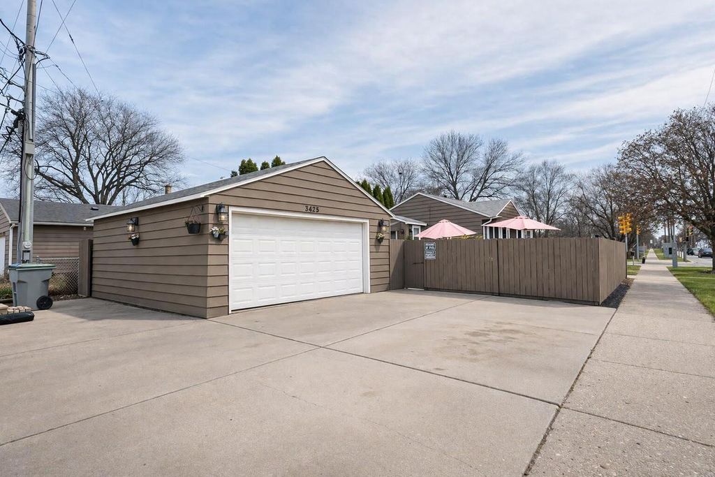 Photo of 3425 W Morgan AVENUE, Milwaukee, WI 53221 (MLS # 1963986)