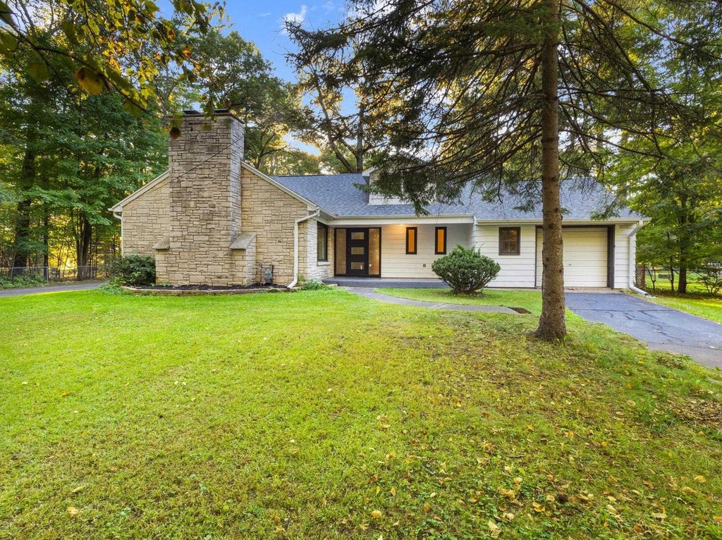 Photo of N3027 Woodland ROAD, Marinette, WI 54143 (MLS # 50333396)