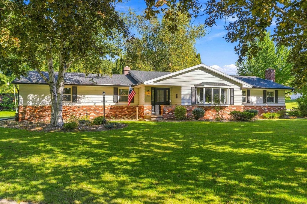 Photo of 206 Lakeside DRIVE, Clintonville, WI 54929 (MLS # 50333180)