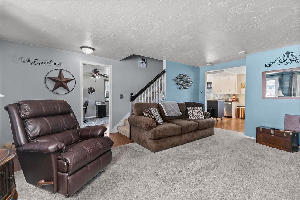 Photo of 915 Twilight DRIVE, De Pere, WI 54115 (MLS # 50323238)