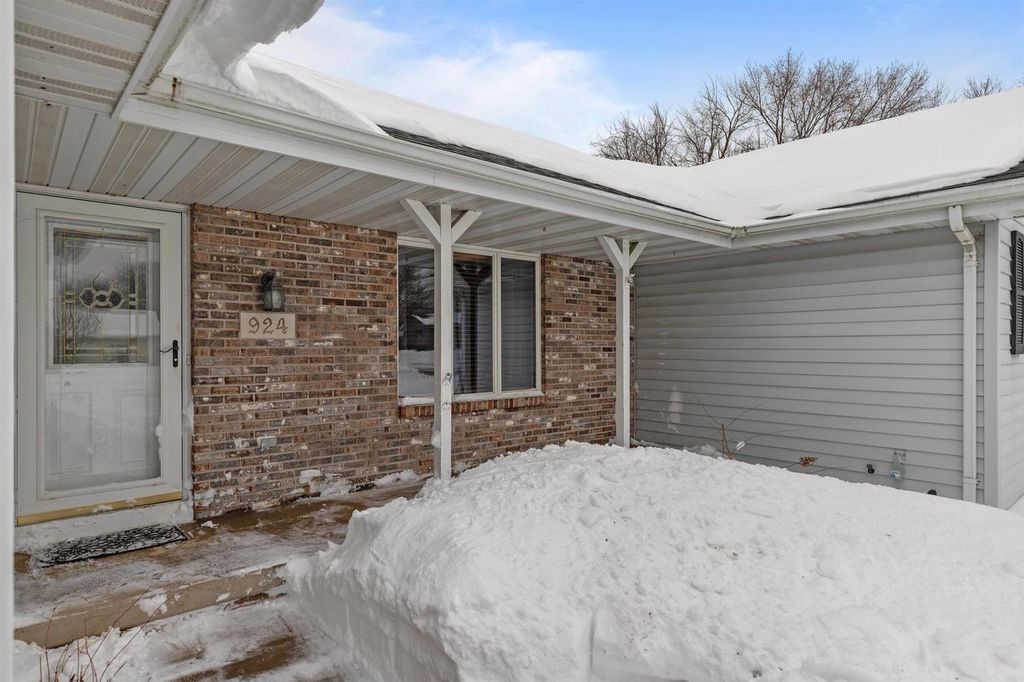 Photo of 924 S Kensington DRIVE, Appleton, WI 54915 (MLS # 50322441)